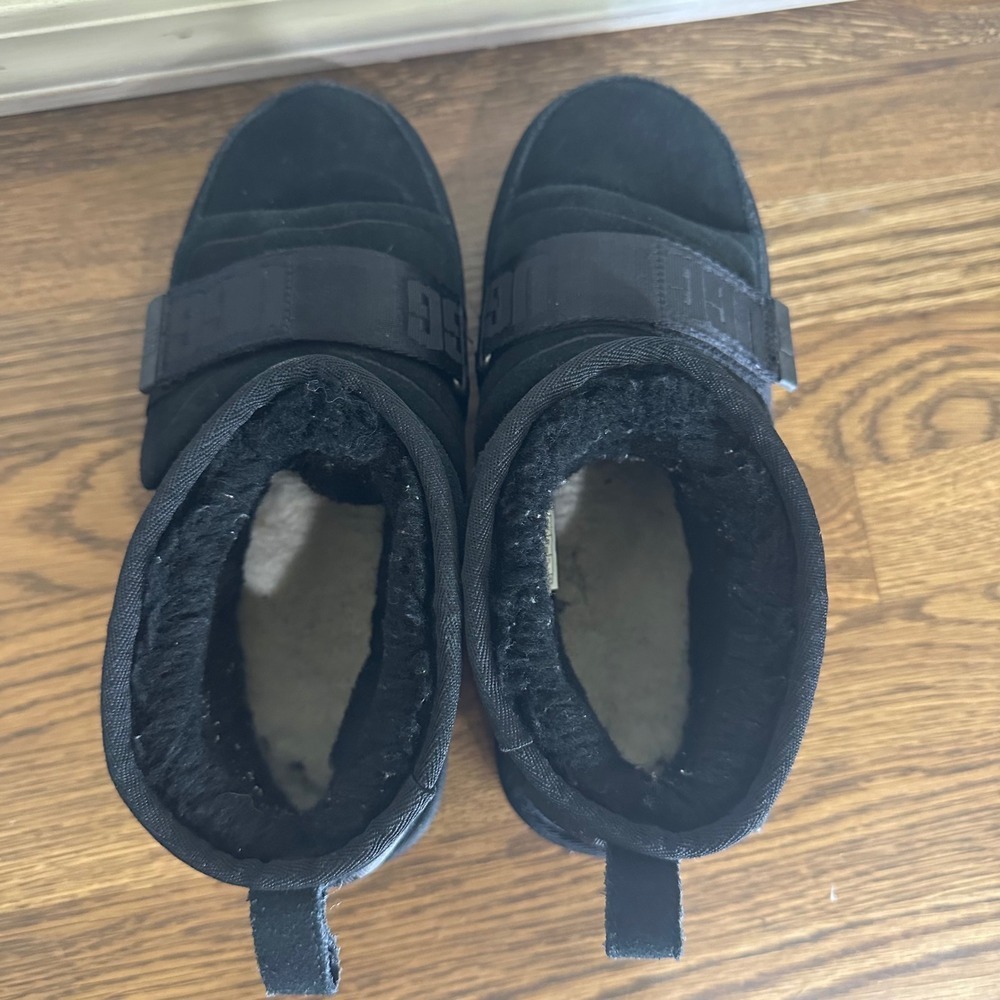 UGG‎ Classic Ultra Mini Hybrid Strap Short Boots in Black Size 9 - Picture 8 of 11